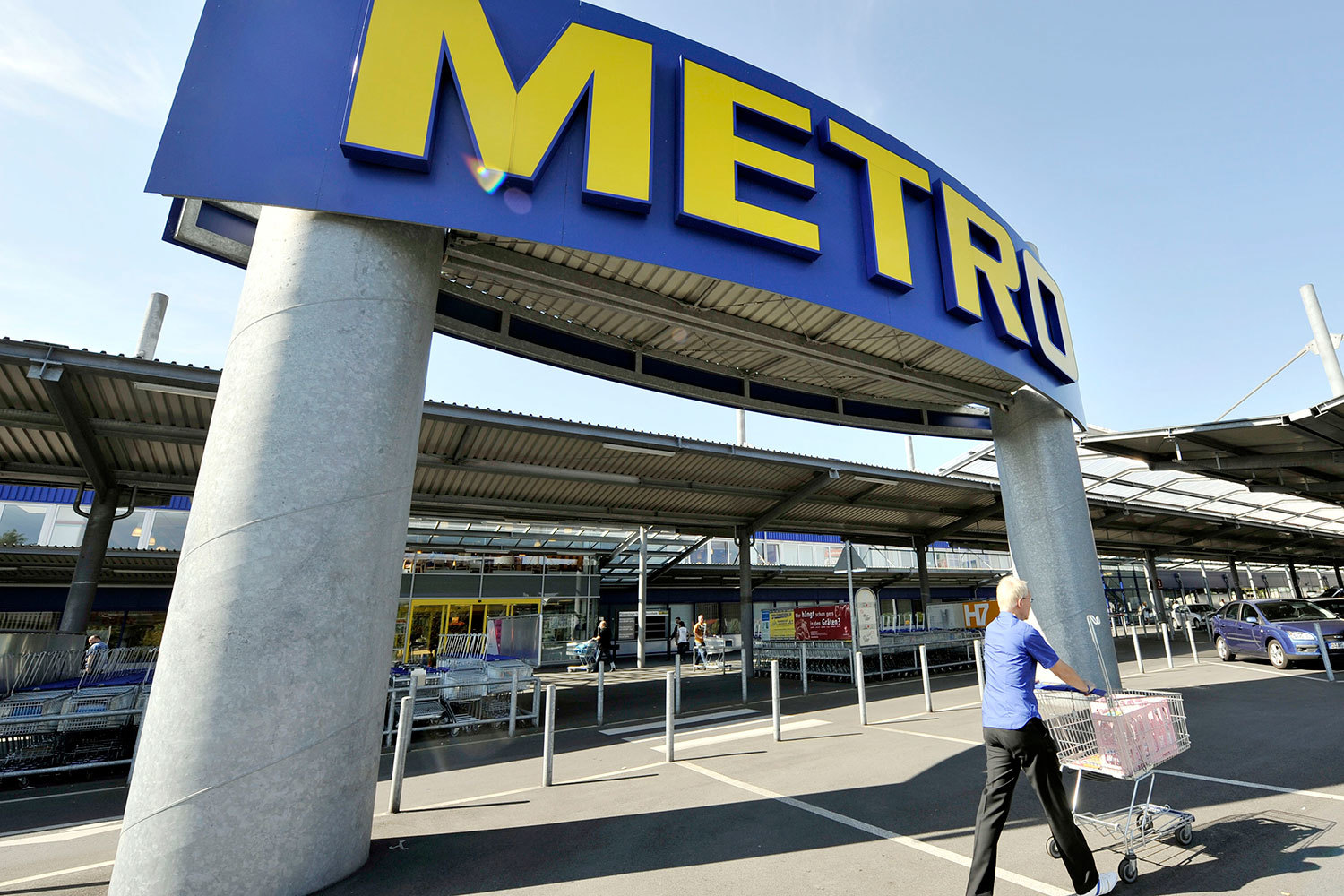 Немецкий торговый гигант Metro начал подготовку к продаже сети магазинов Real