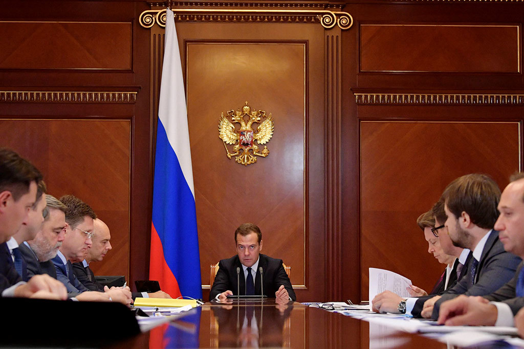 Замораживание цен на топливо стимулировало правительство ускорить проведение налогового маневра в нефтяной отрасли