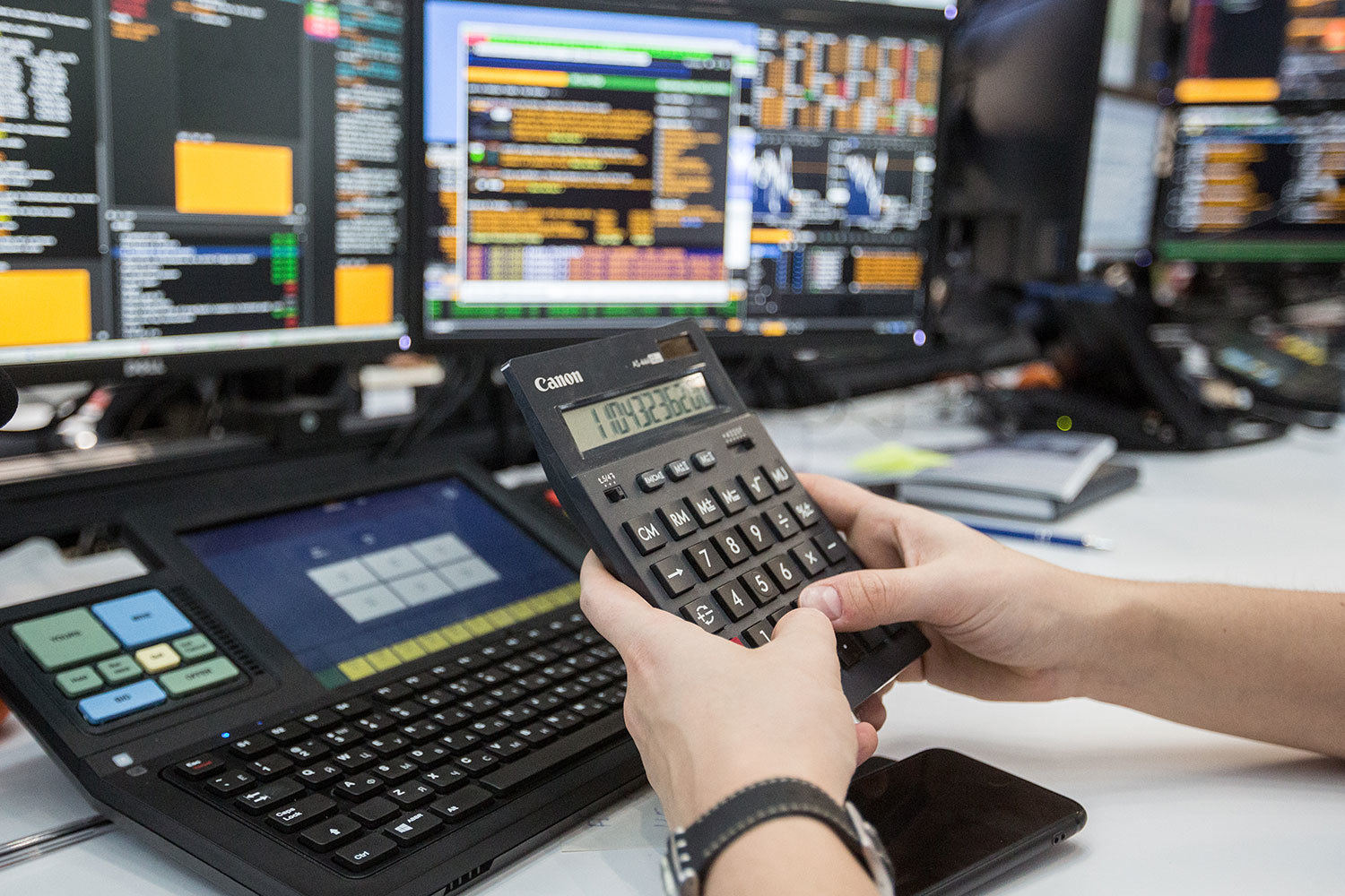 Санкционное давление, из-за которого рынок сильно просел в начале месяца, пока снизилось