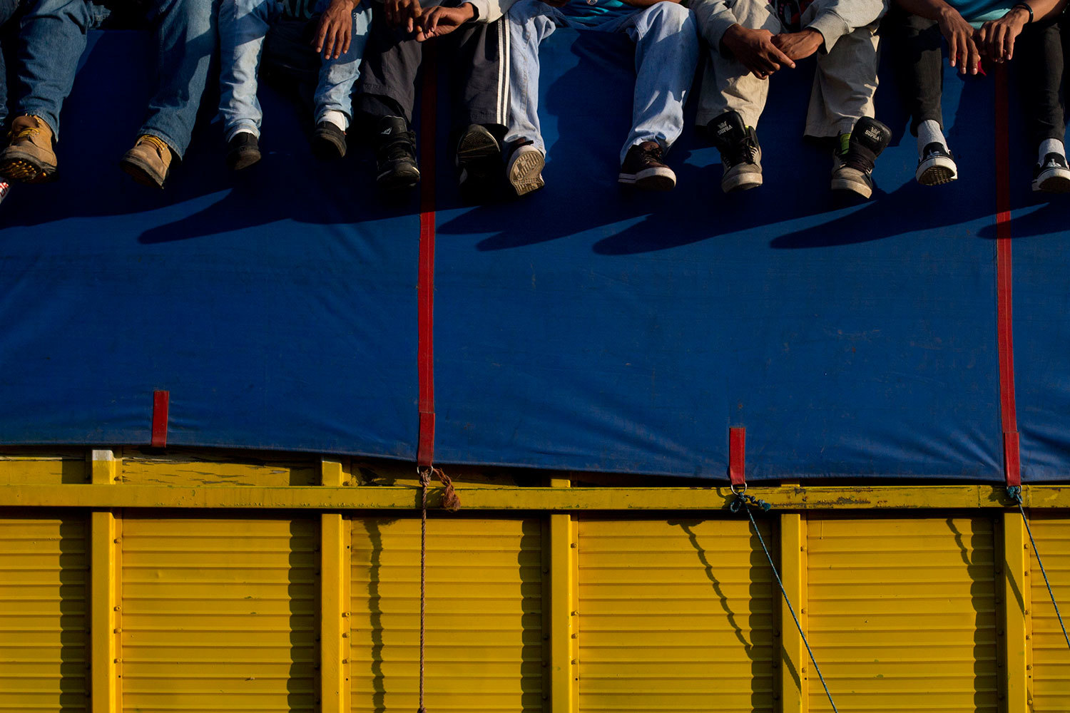 К американской границе движутся два каравана с мигрантами из Гондураса и Сальвадора, которые, по мнению президента США Дональда Трампа, представляют угрозу национальной безопасности