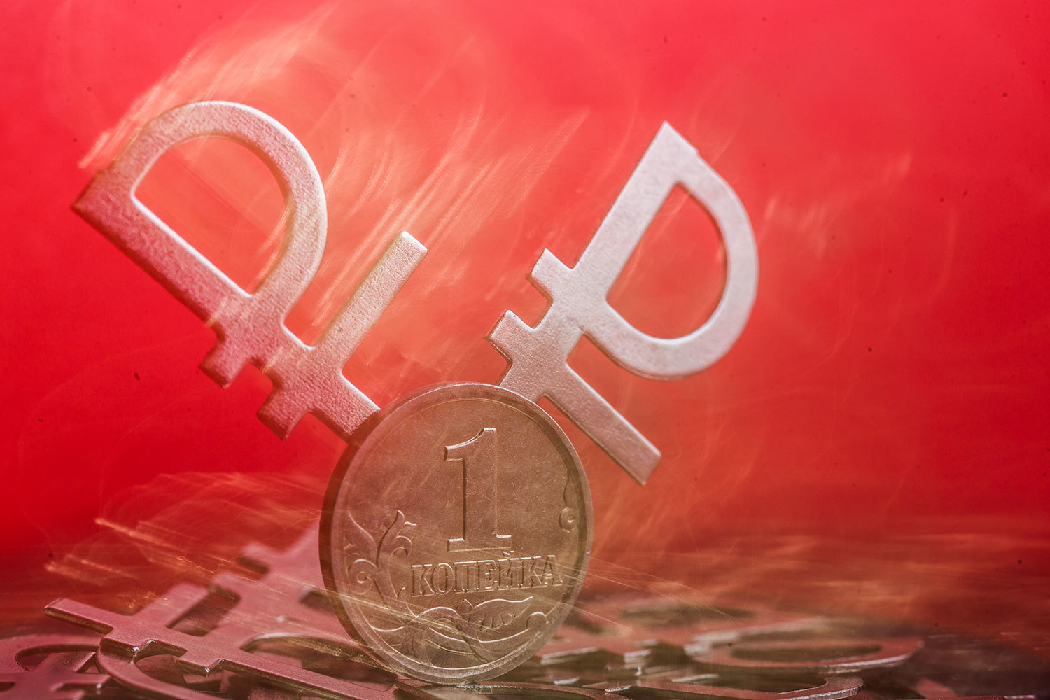 Рубль приобрел в октябре изрядную крепость по сравнению с сентябрем, оттого экономисты и промахнулись со своим консенсус-прогнозом