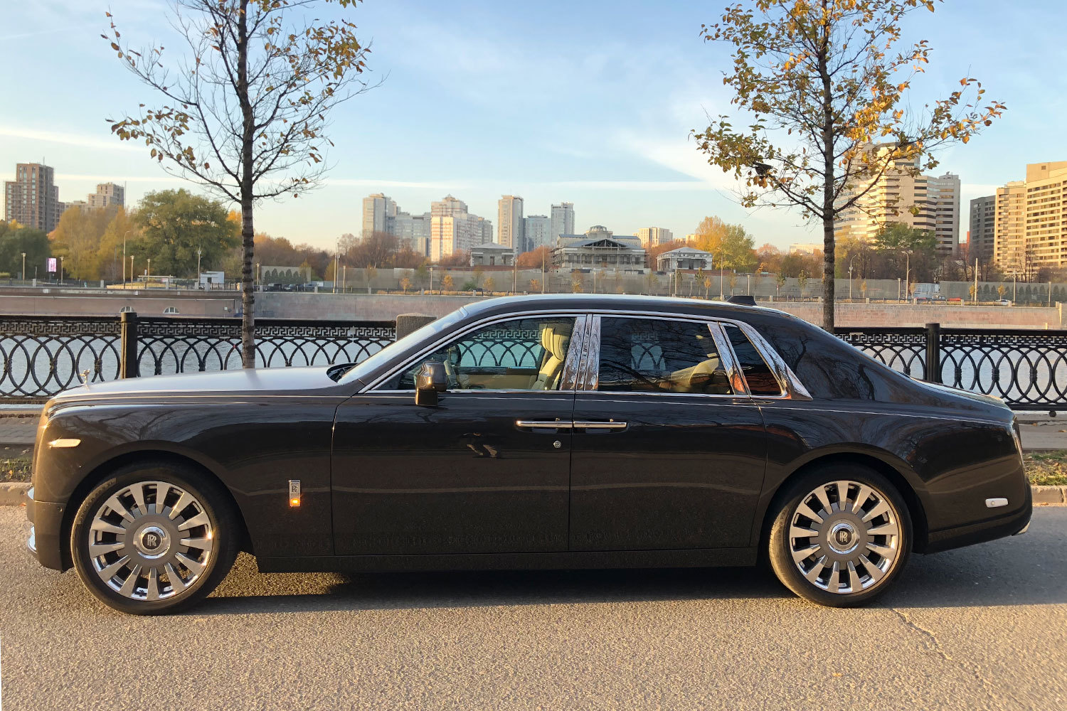 Rolls-Royce Phantom VIII: Магия образа - Ведомости