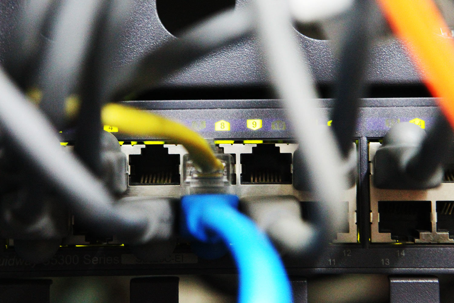 Со вчерашнего дня контролировать работу оборудования специалисты компании не могут