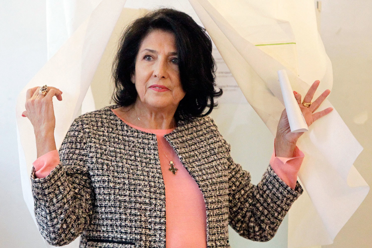 Бывшую дипломатическую работницу МИД Франции Зурабишвили поздравили с победой французский президент Эмманюэль Макрон и представители других стран ЕС