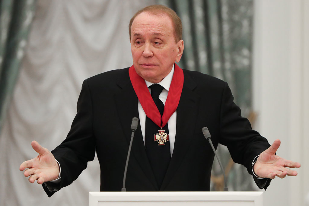 Масляков создал АМиК в 1990 г., эта компания занялась производством телеверсии КВН