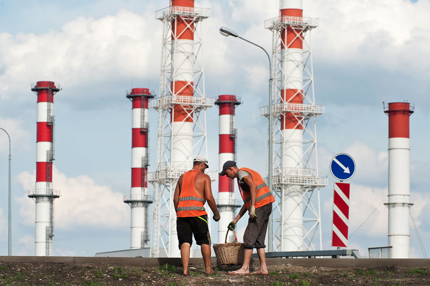 Чиновники пытаются придумать, как модернизировать старые тепловые
станции. На кону 1 трлн руб. платежей от промышленных потребителей