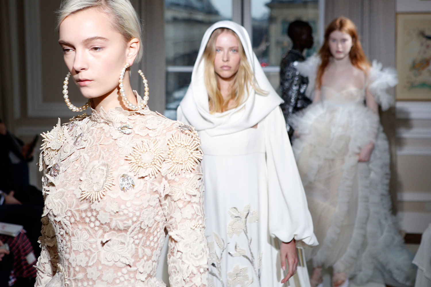 Источниками вдохновения при создании коллекции дизайнер марки Бертран Гийон назвал языческие мифы, нубийские сказки и мавританские легенды