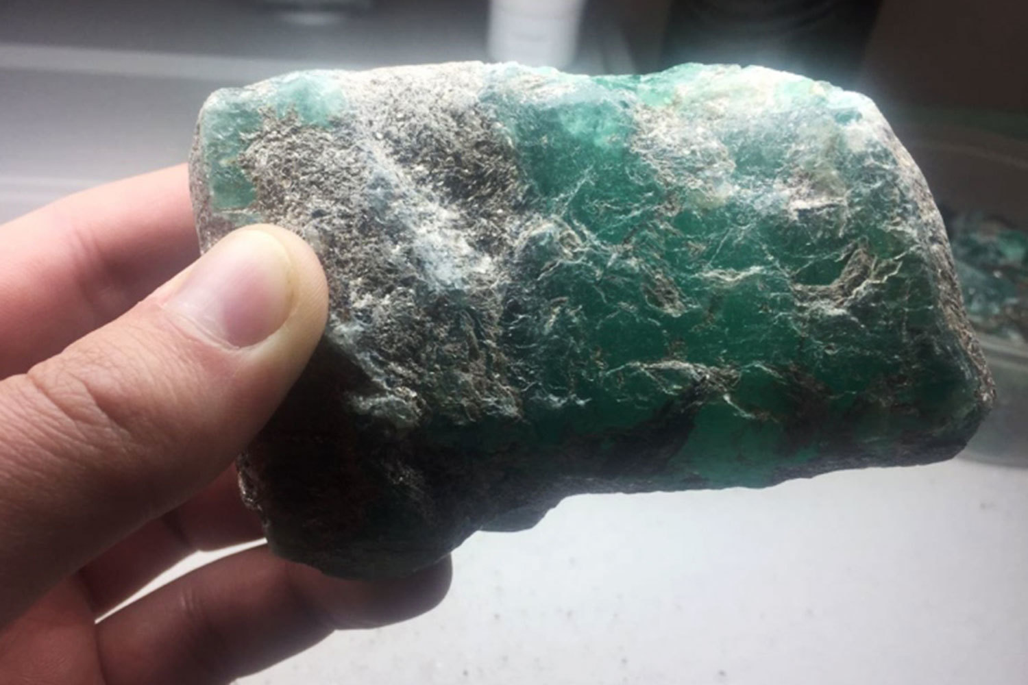 Погода на изумруде 10 дней. Афганские изумруды. Минералы берилловой группы. Изумруд свердловская область. Изумрудные копи урала.