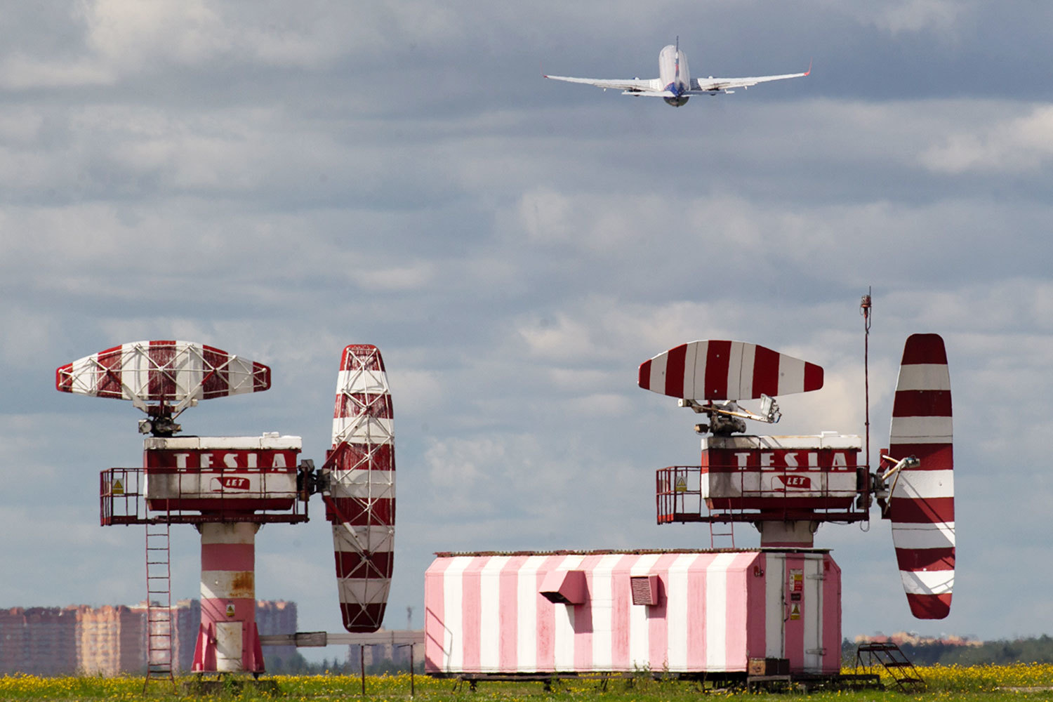 Радиолокатор с установкой на аэродроме стоит от 100 млн руб., но одного локатора аэропорту может не хватить