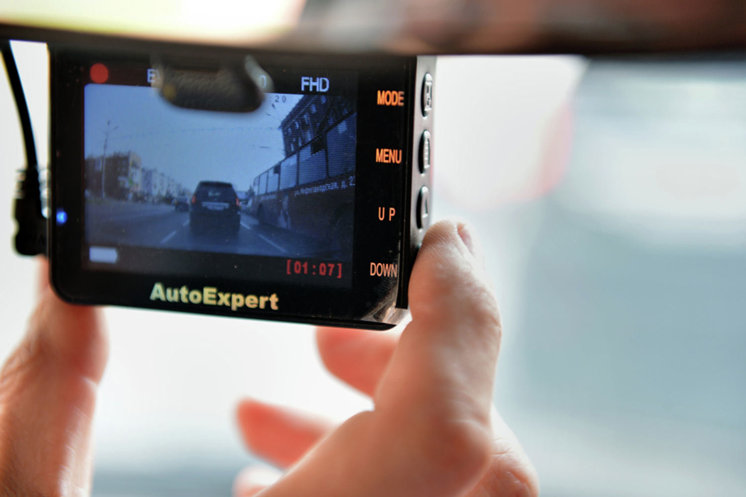 Видео будет выбраковываться, и, если на изображении не будет очевидного нарушения, оно рассматриваться не будет, обещает депутат