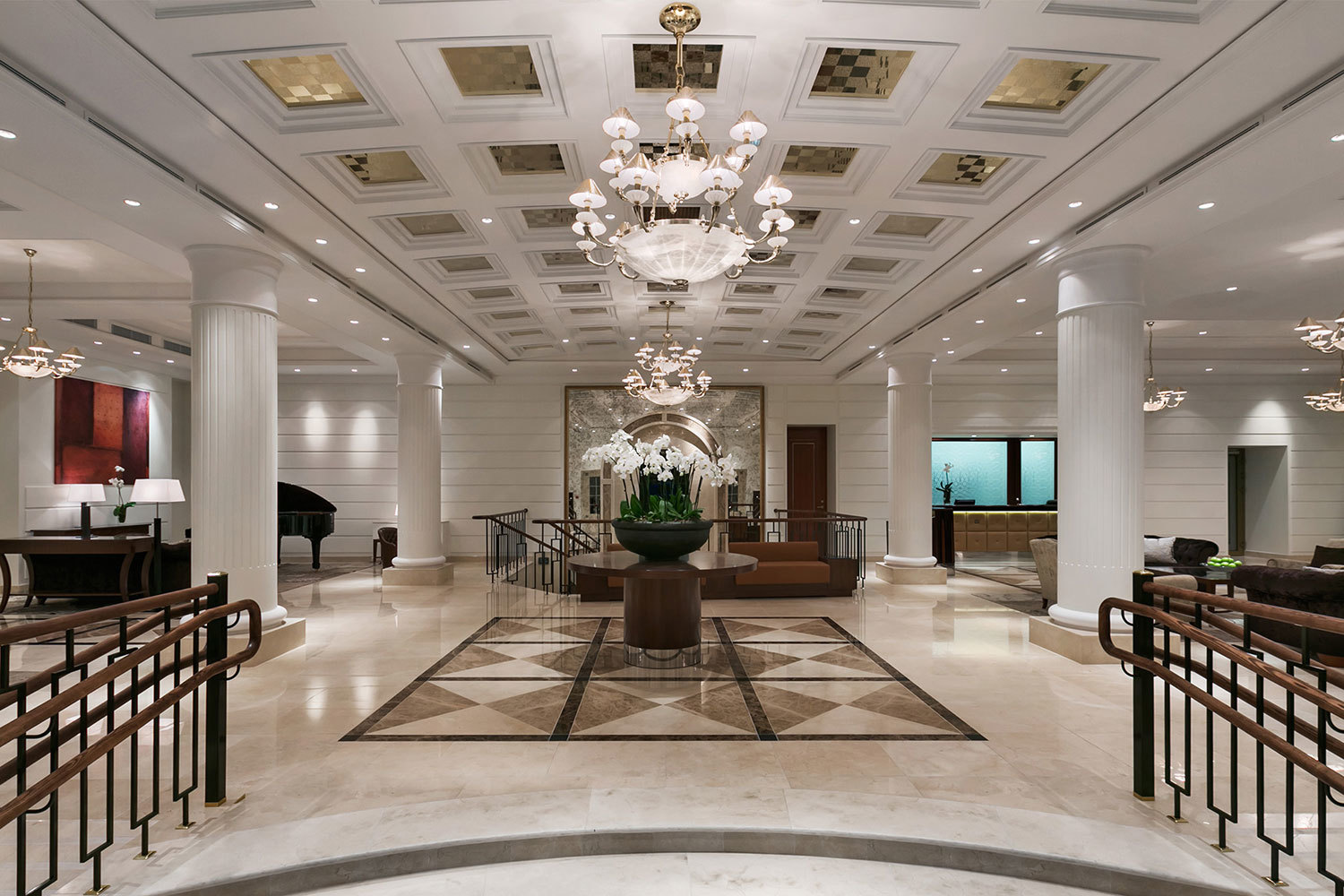 Фойе-вестибюль отеля 