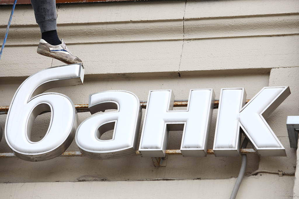 Средняя максимальная ставка топ-10 банков практически непрерывно росла с июня