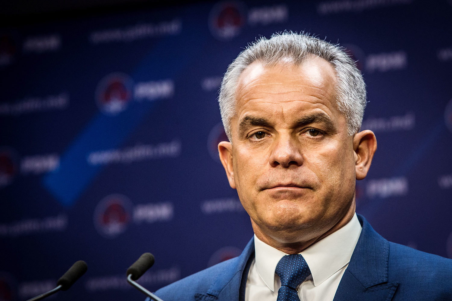 Демократическая партия заявила об уходе в оппозицию, а ее лидер – олигарх Владимир Плахотнюк покинул страну