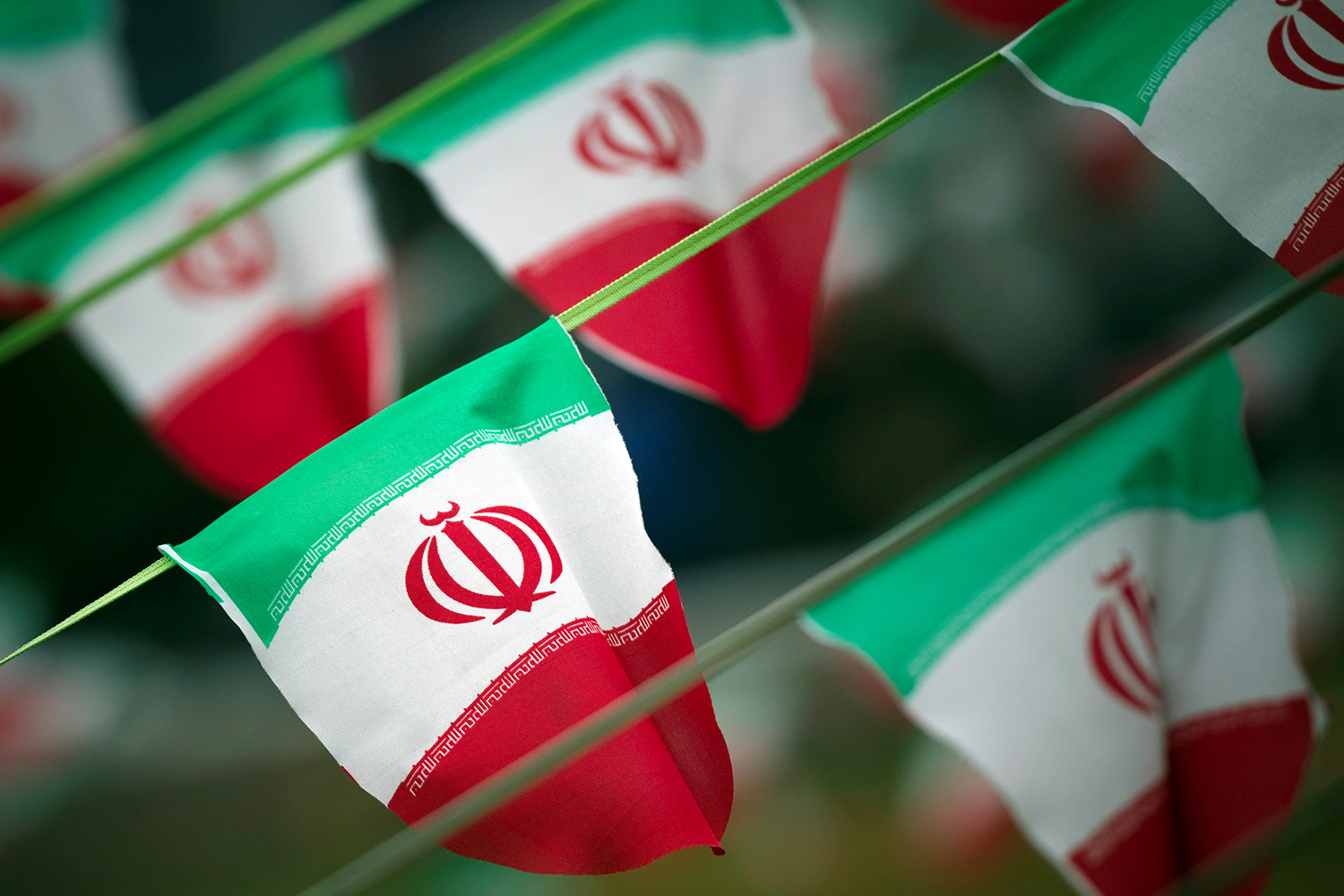 Morteza Nikoubazl / REUTERS