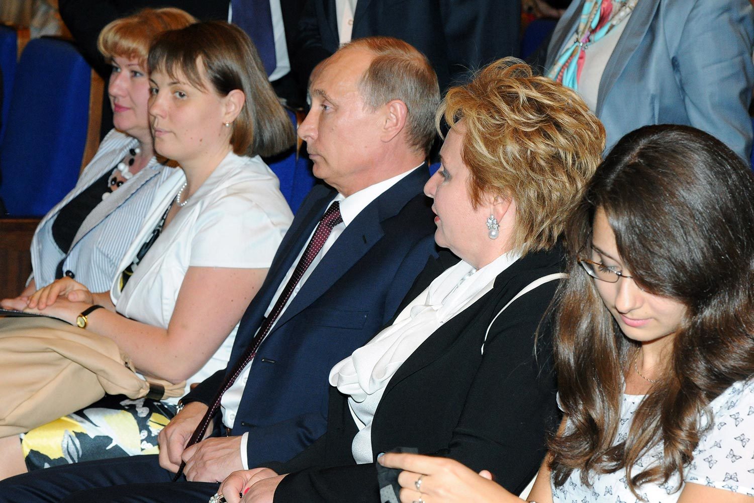 2013 год. Владимир и Людмила Путины на балете «Эсмеральда», после которого было объявлено об их разводе. Официальной причиной назвали нелюбовь супруги президента к публичности