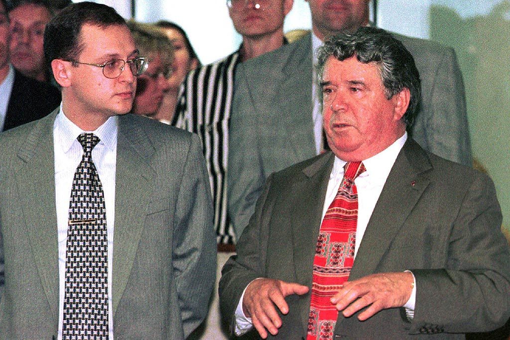 Вяхирев и премьер-министр России Сергей Кириенко, июнь 1998 г.
