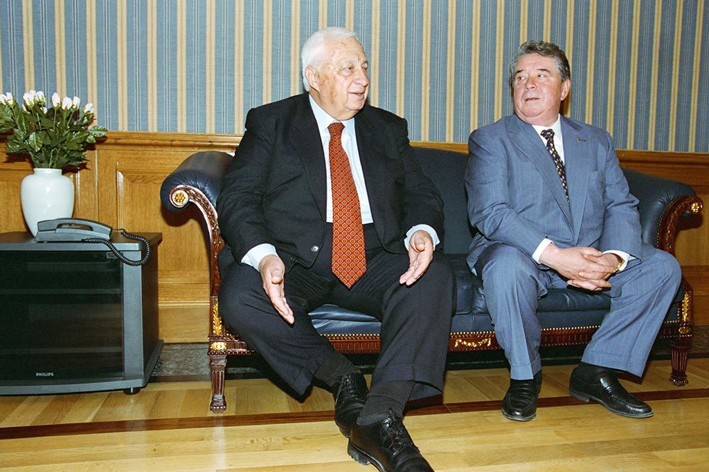 1997 г. Вяхирев и министр энергетики и национальных ресурсов  Израиля Ариэль Шарон