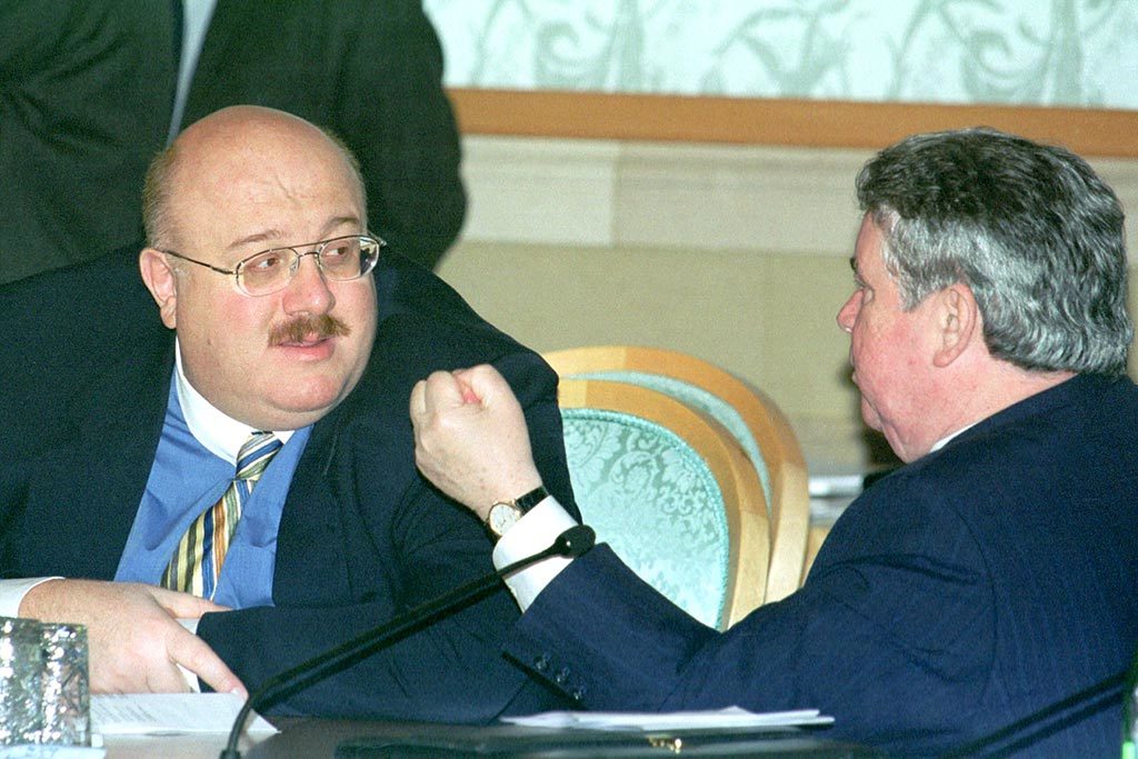 Декабрь 2000 г. Москва. Вяхирев и гендиректор компании «Объединенные машиностроительные заводы» Каха Бендукидзе