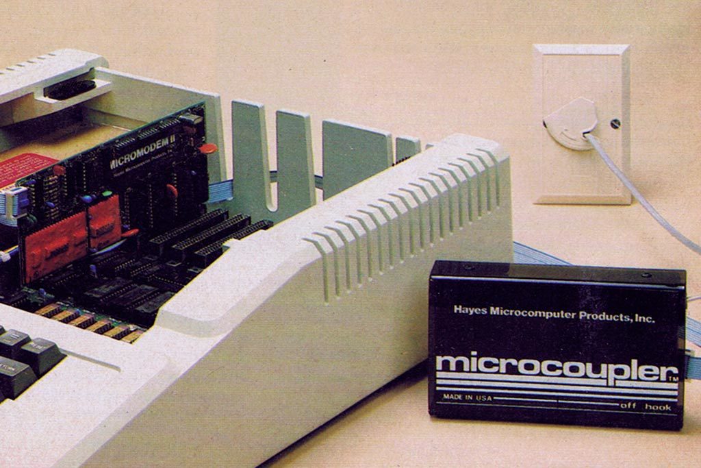 Apple II с внешним устройством Microcoupler