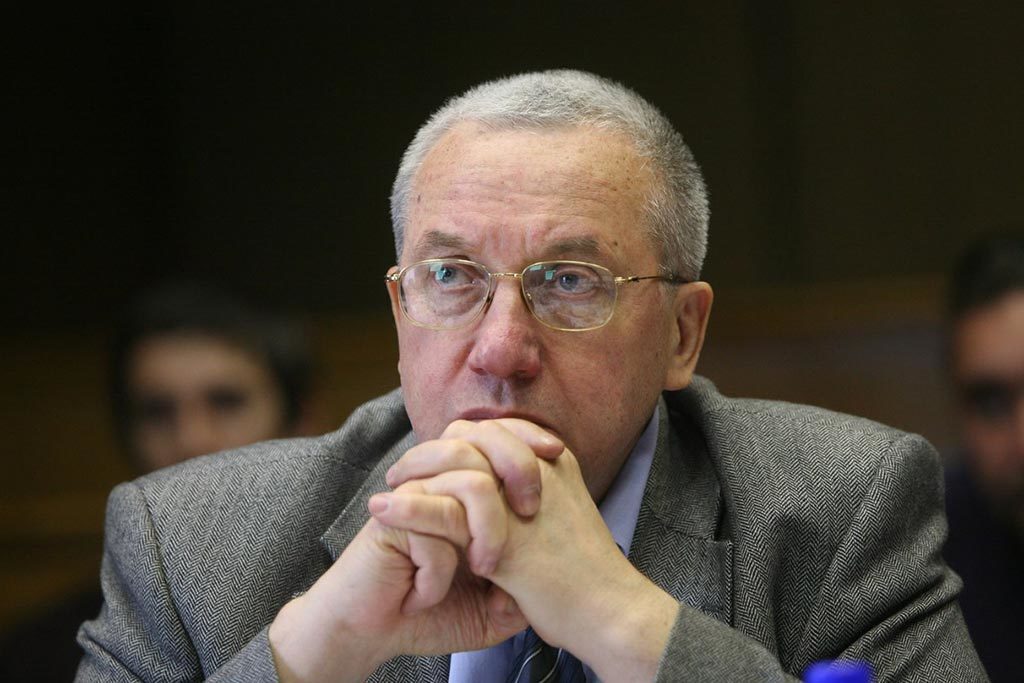Андрей КокошинСекретарь Совета безопасности РФ с 3 марта 1998 по 10 сентября 1998 г.Декан факультета мировой политики МГУ. Научный руководитель Института менеджмента инноваций НИУ ВШЭ