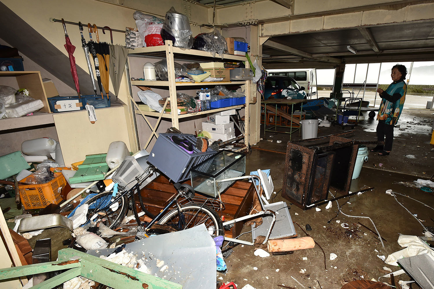 Японские власти обещают наладить транспортное сообщение к 14 октября