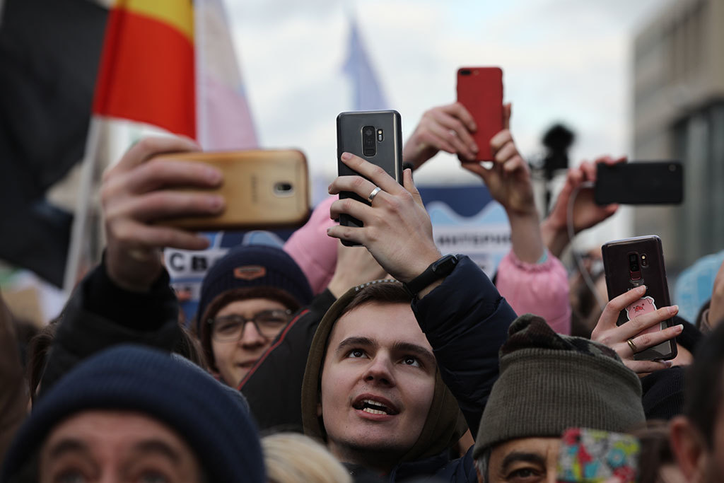 Получить штраф за оскорбление власти в интернете может едва ли не любой ее критик