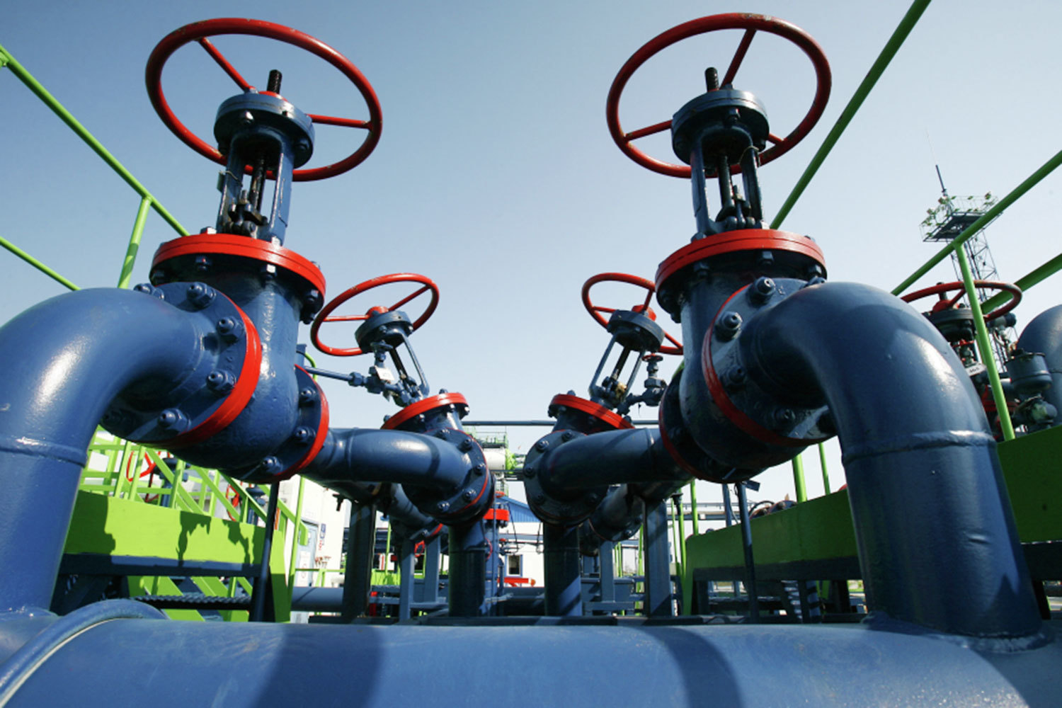 «Роснефть» направила в Минфин проект поправок в Налоговый кодекс, из которых следует, что компания просит предоставить ей льготы на 10 лет на обводненное Приобское месторождение