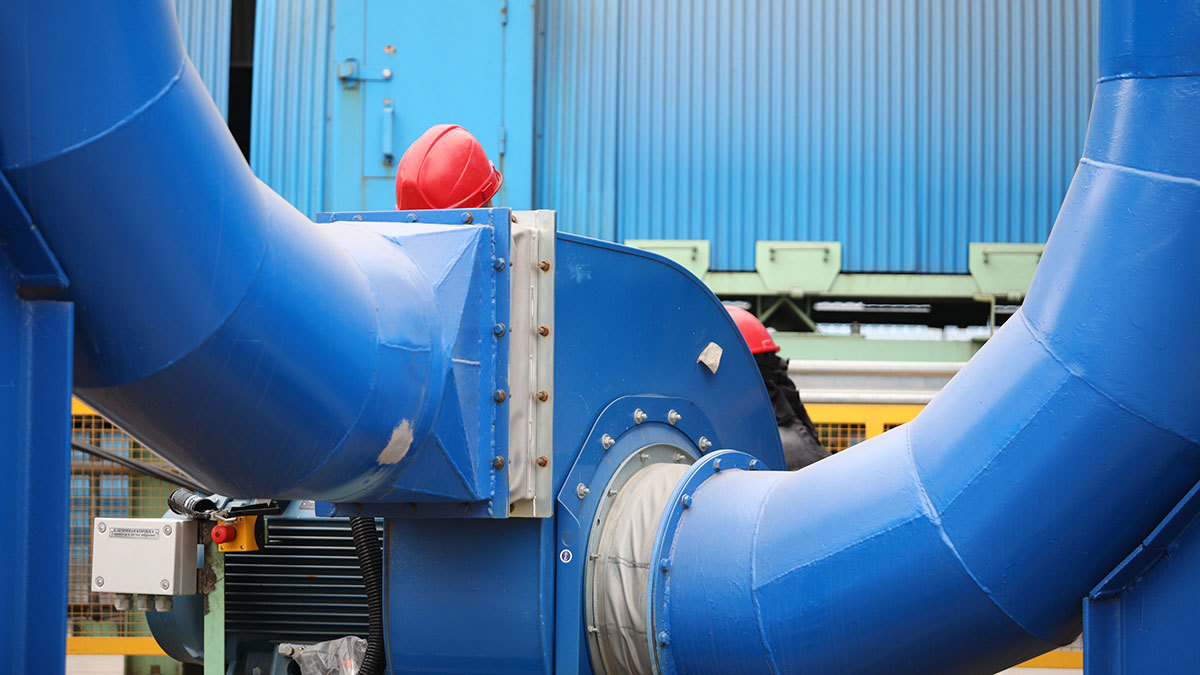 Данные Росстата показывают: в октябре промышленное производство сократилось по сравнению с октябрем 2019 г. на 5,9%, но по сравнению с сентябрем выросло на 3,8%