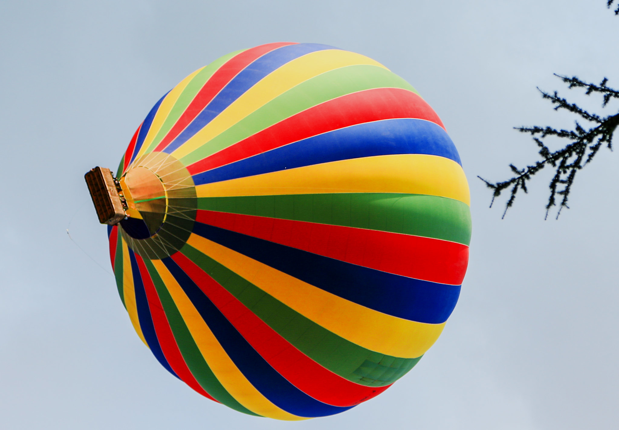 У монгольфьеров есть существенные недостатки, например они не могут перевозить крупногабаритные и тяжелые грузы