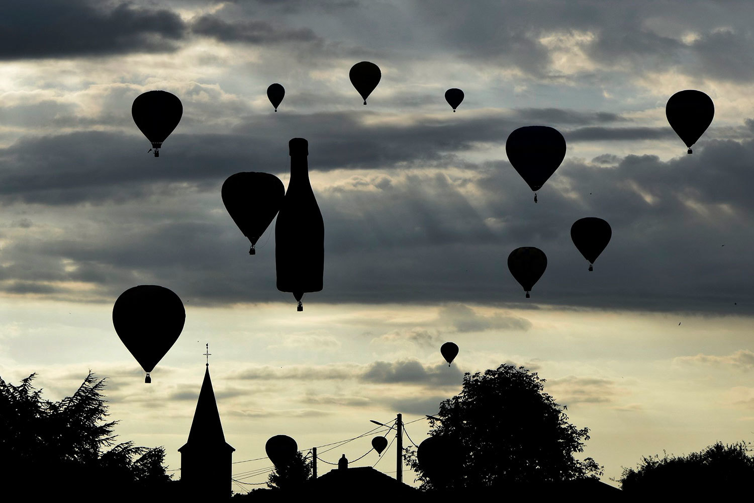 В современном мире воздушные шары широко используются в различных воздухоплавательных соревнованиях и фестивалях