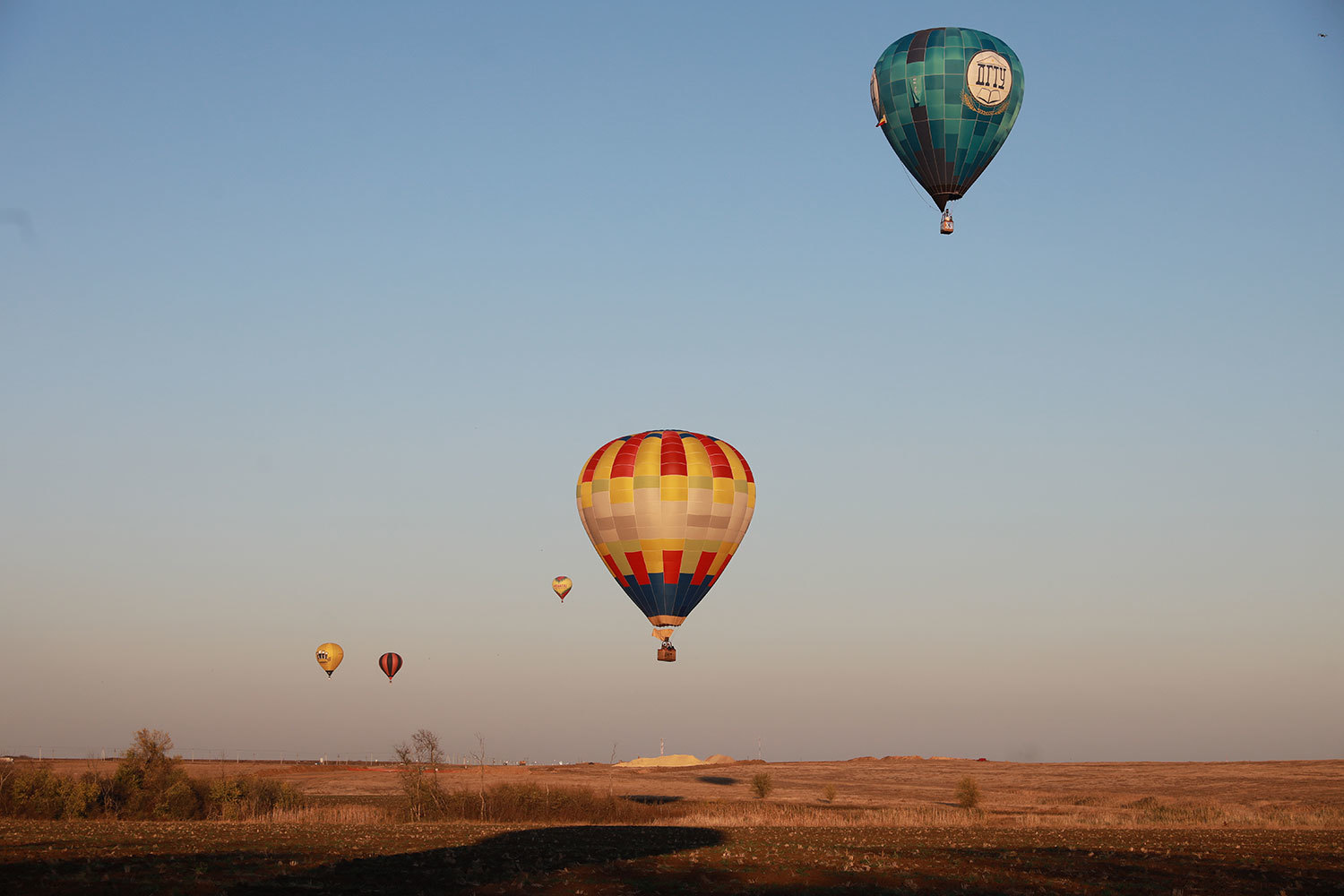 На фото — полет на аэростатах в Ростовской области