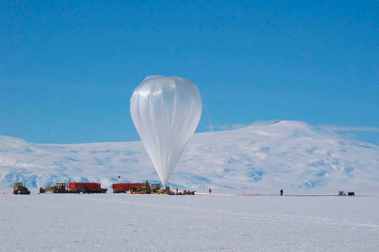 В 2016 г. NASA запустила шар-зонд сверхдавления (Super Pressure Balloon, SPB). В этом воздушном шаре на протяжении длительного времени сохраняется постоянная температура, что позволяет осуществлять долгие полеты на стабильной высоте (около 33,5 км)