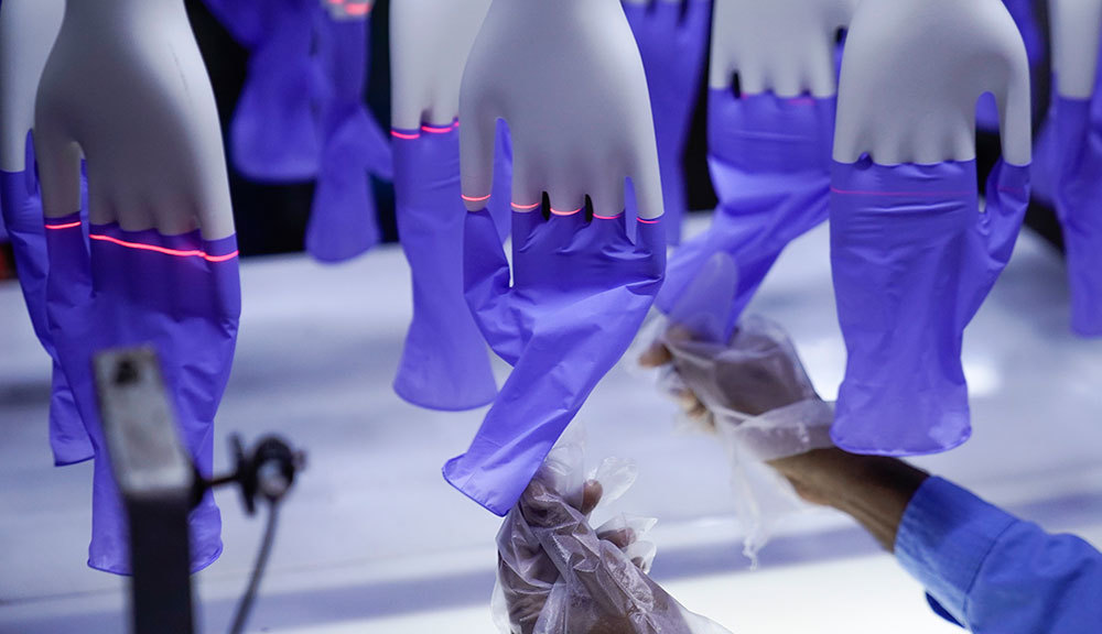 Прибыль производителя резиновых перчаток выросла в 20 раз