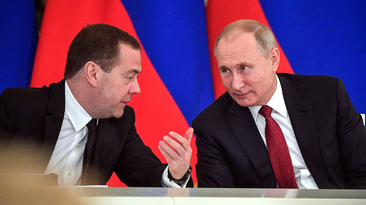 Владимир Путин и Дмитрий Медведев рассчитывают на волонтеров в предвыборной кампании «Единой России»