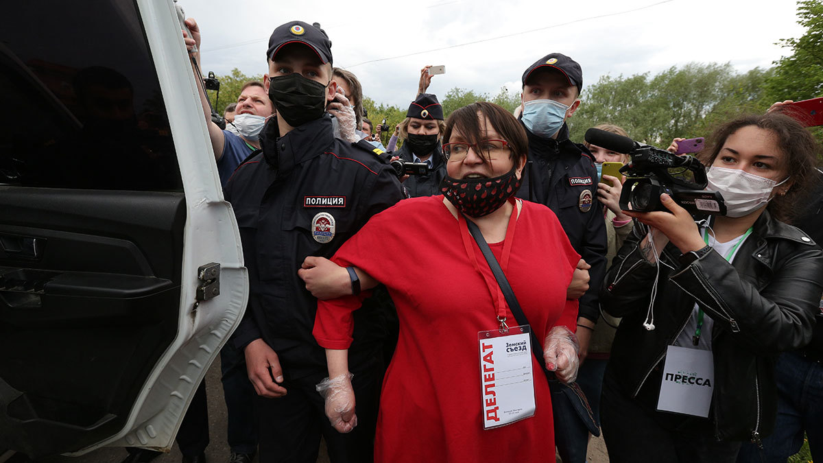 Галямина вместе с тремя другими политиками была задержана во время проведения Земского съезда в Великом Новгороде 22 мая