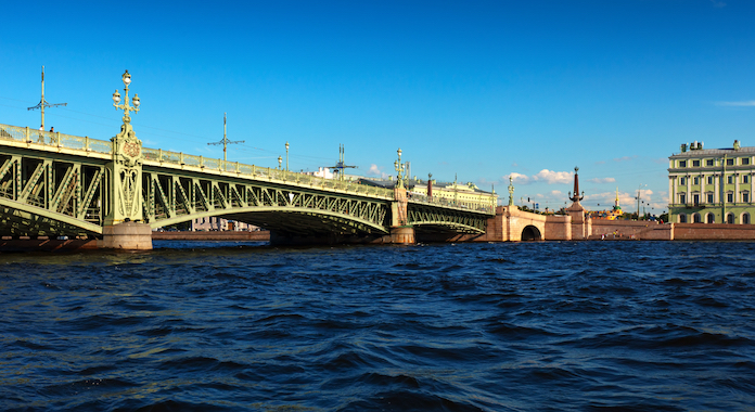 Петербургу необходимо масштабное озеленение, строительство специальных берегозащитных укреплений на побережье Финского залива и другие меры