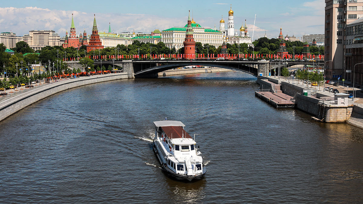 Куда отправиться по Москве-реке: поесть устриц, посмотреть иммерсивный  спектакль и потанцевать - Ведомости.Город