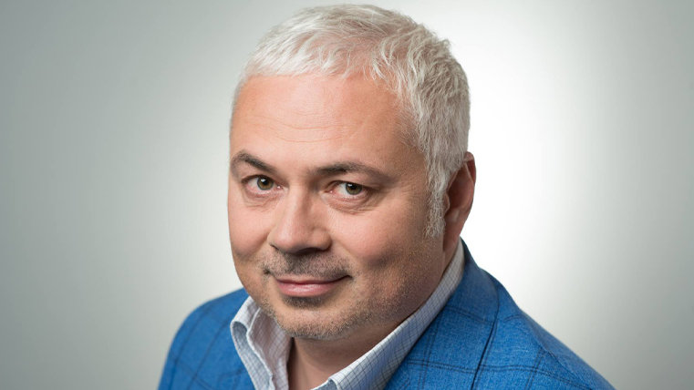 1 февраля 2022 года, сеть digital-фасадов медиахолдинга MAER пополнилась в Москве еще одним крупноформатным экраном площадью 403 кв.м. Медиафасад ТРЦ «Шоколад», как и все экраны компании, оборудован высокотехнологичным Wi-Fi [1]-комплексом для проведения омниканальных кампаний на базе собранных MAC-адресов [2] мобильных устройств. Медиафасад, расположенный на ТРЦ «Шоколад», стал десятым крупноформатным экраном медиахолдинга MAER в Москве и открыл счет третьему десятку экранов в России.