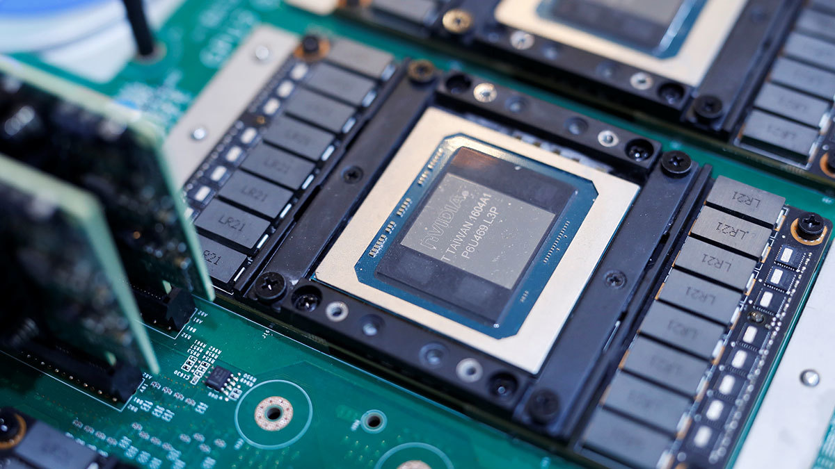 Акции Nvidia упали с середины ноября 2021 г. на 25%. Но даже с учетом этого падения бумаги за истекший год выросли на 90%