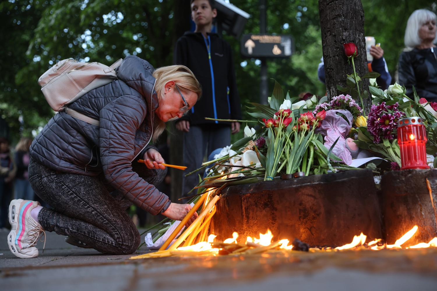 Как власти Сербии реагируют на два подряд массовых убийства в стране -  Ведомости