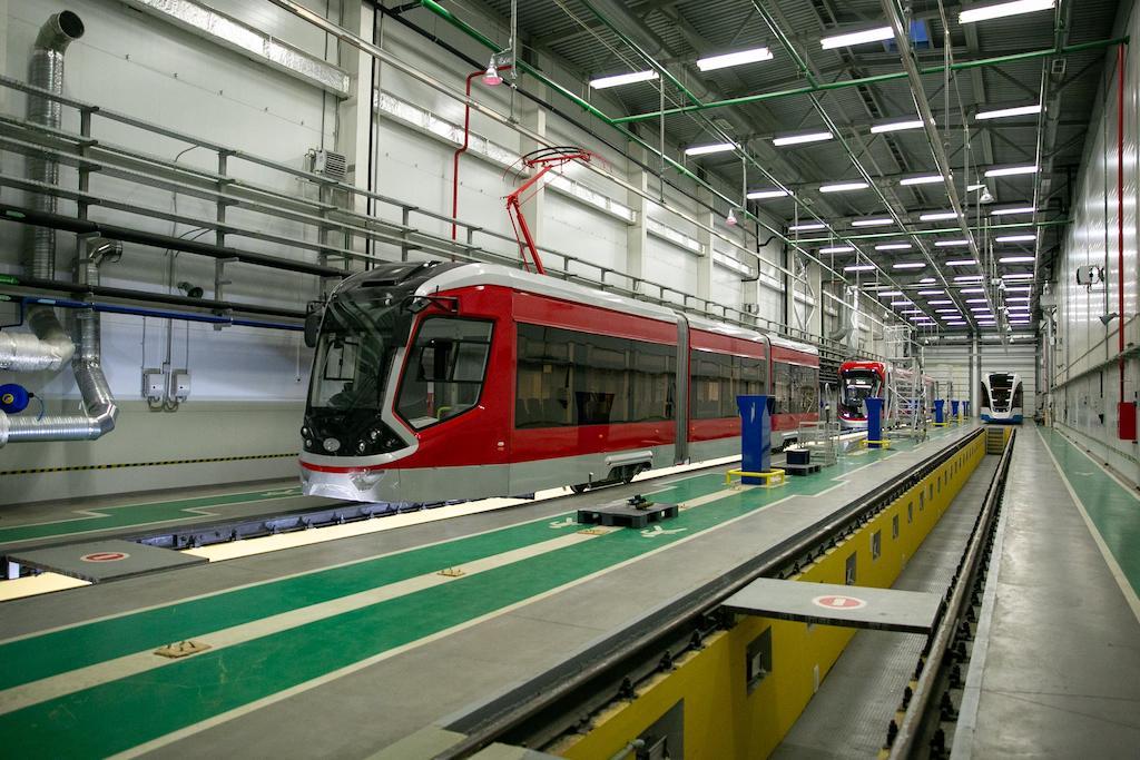 В прошлом году «ПК Транспортные системы» заключила контракты на поставку в 2022-2023 гг. 138 трамваев для Петербурга