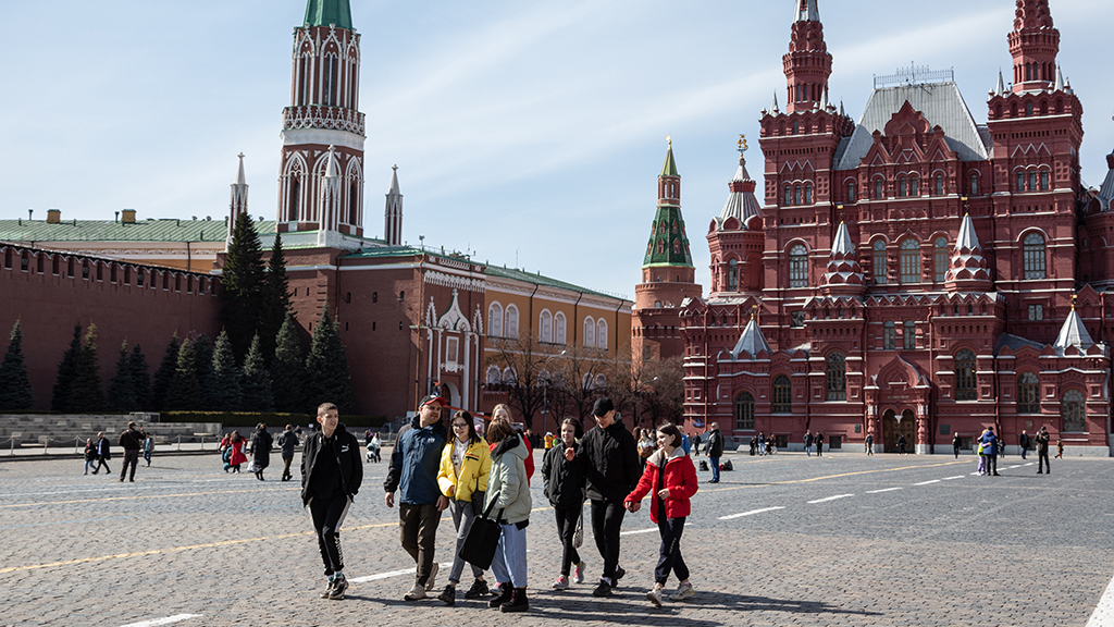 Прикольные картинки про гостей (46 фото)