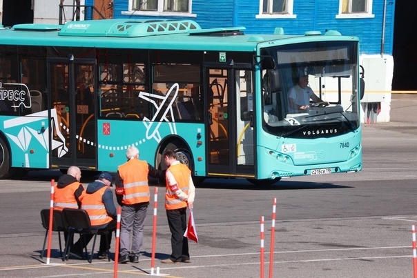 Эксперты отмечают, что нехватка водителей в отрасли усиливается, особенно остро этот вопрос стоит в сфере общественного транспорта