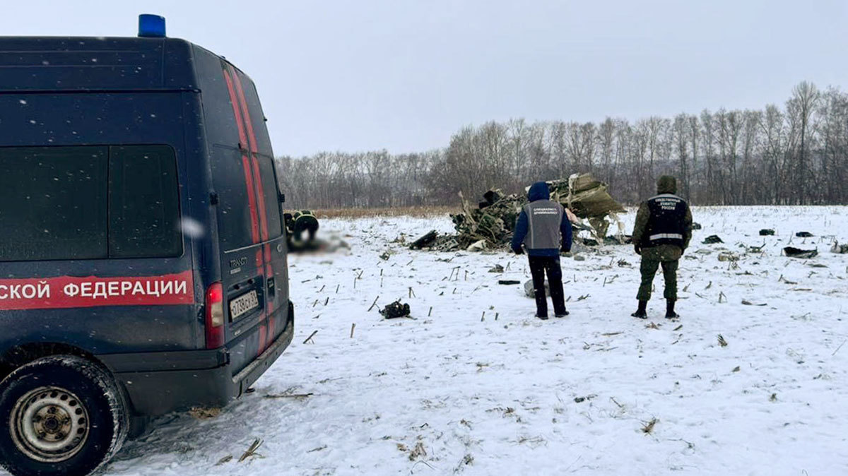 СМИ: данные черных ящиков Ил-76 говорят о внешнем воздействии на самолет -  Ведомости