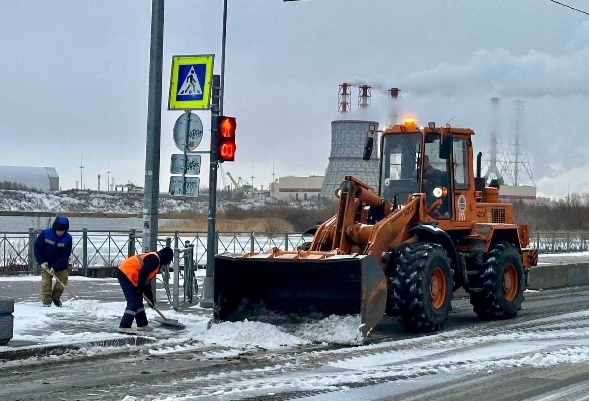 Штат кадров для уборки дворов укомплектован на 92%, а дорог – на 66%