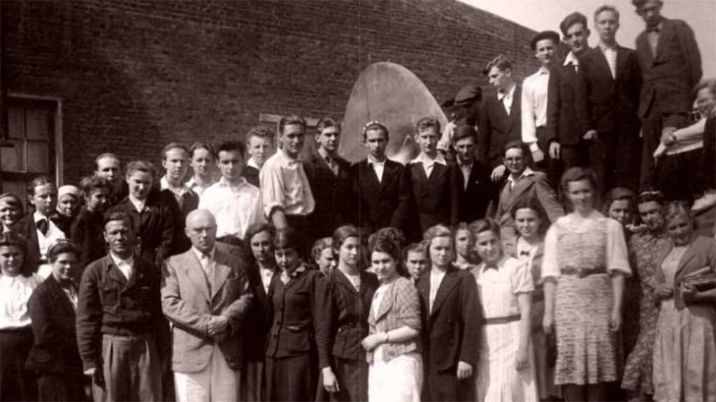 Студенты и преподаватели МАИ в эвакуации в Алма-Ате.