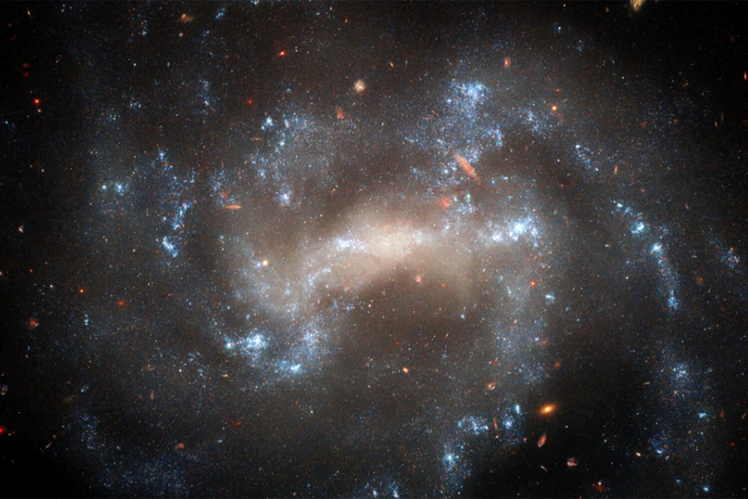 В феврале 2025 г. космический телескоп сделал снимок спиральной галактики UGC 5460, расположенной в созвездии Большой Медведицы на расстоянии 60 млн световых лет от Земли.