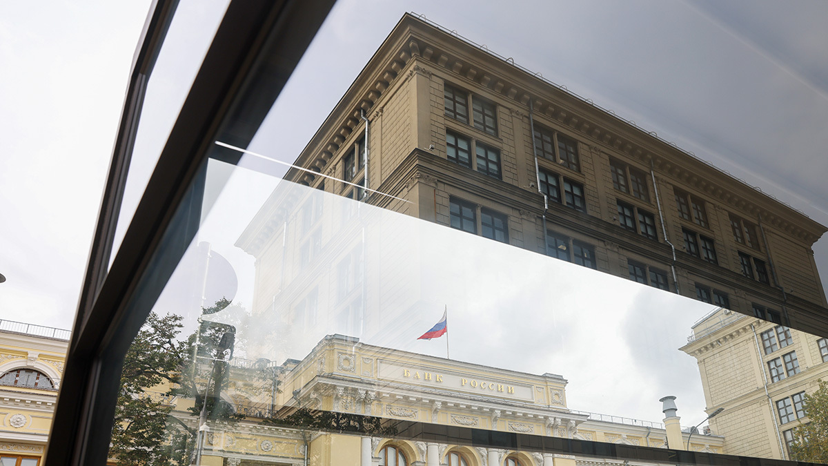 В середине года ЦБ ждет постепенного сокращения структурного профицита ликвидности и перехода к устойчивому дефициту