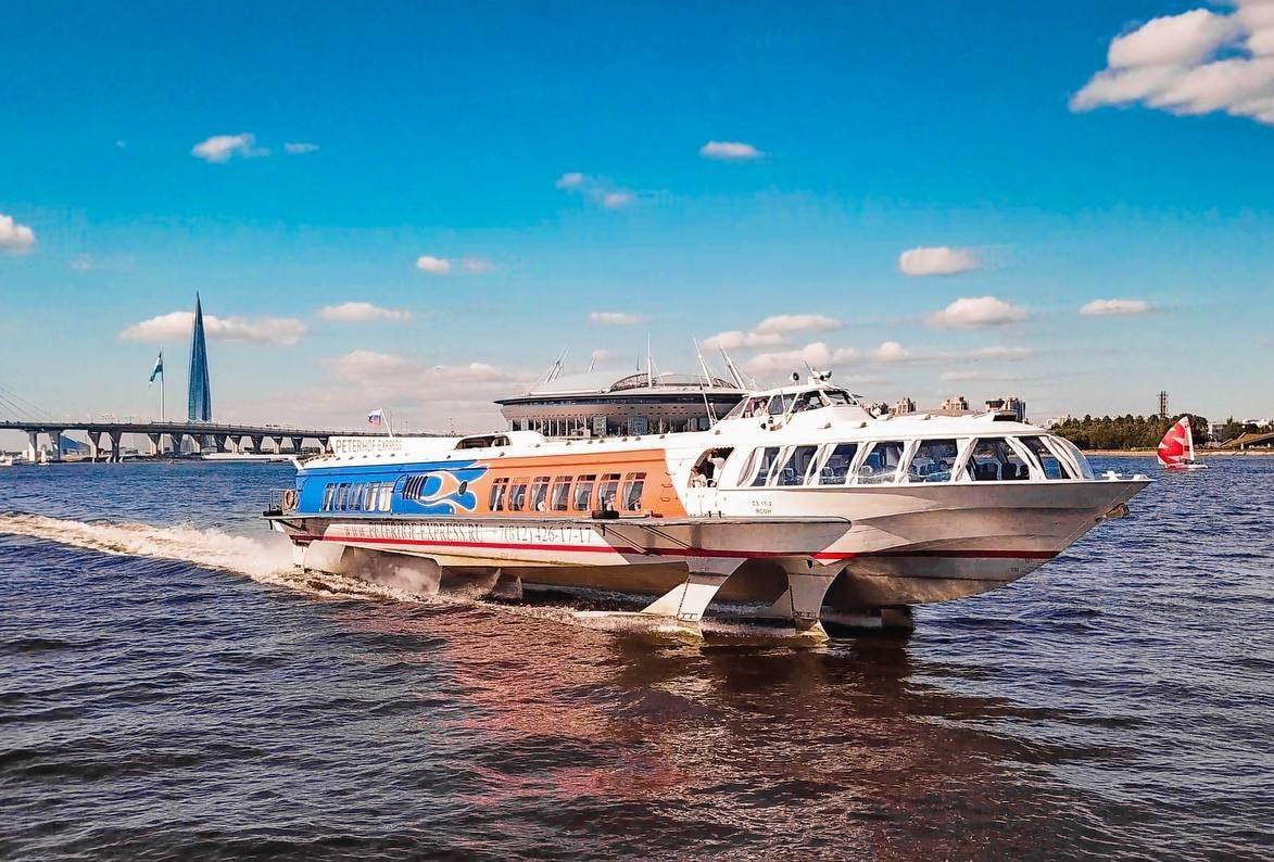 В Петербурге работает более 280 судоходных компаний, у которых более 600 судов с лицензией на перевозку пассажиров