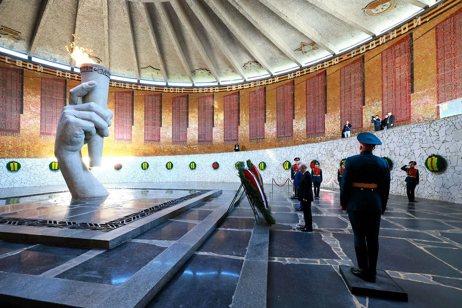 https://cdn5.vedomosti.ru/image/2025/3b/130gk7/fullscreen-1ek8.webp